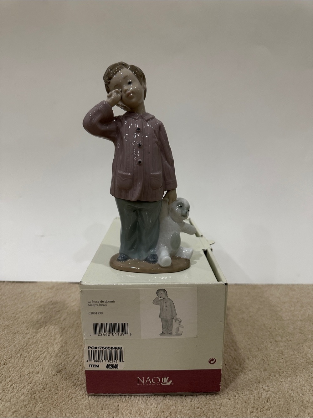 NAO Sleepy-head figurine.  La hora de dormir